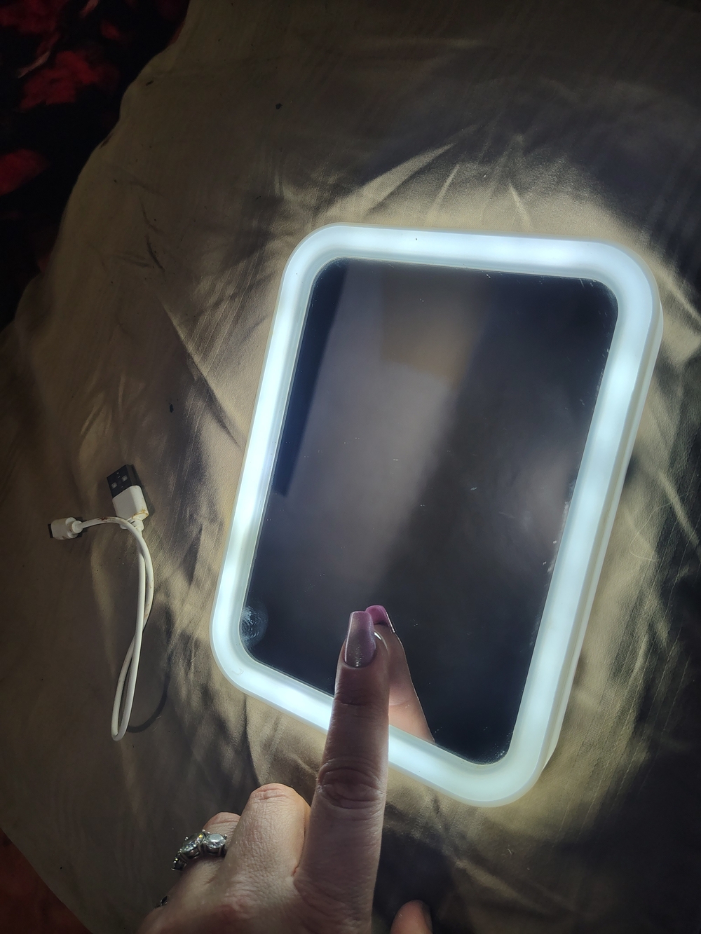 LED Lighted Portable Makeup Mirror - White